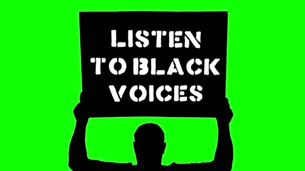 Animación. silueta negra del manifestante sostiene un cartel, una pancarta sobre su cabeza, con consigna- escuchar voces negras. Fondo verde. Protesta en apoyo de los derechos y libertades de los negros en Estados Unidos y — Vídeo de stock