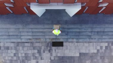 Aero mu? Coronavirüs salgını sırasında hastaneye gerekli malzemelerle paket teslimatı. Kurye, koruyucu maskeli, eldivenli, doktora karton kutu veriyor, tıp uzmanı. Kargo teslimatı