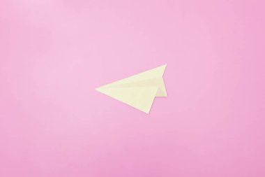 Kağıt uçağa pembe arka plan illüstrasyon fotoğrafı