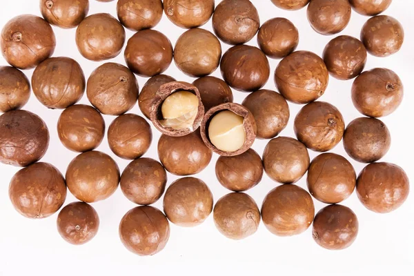 Macadamia Ořechy Nebo Australské Ořechy Bílém Pozadí — Stock fotografie
