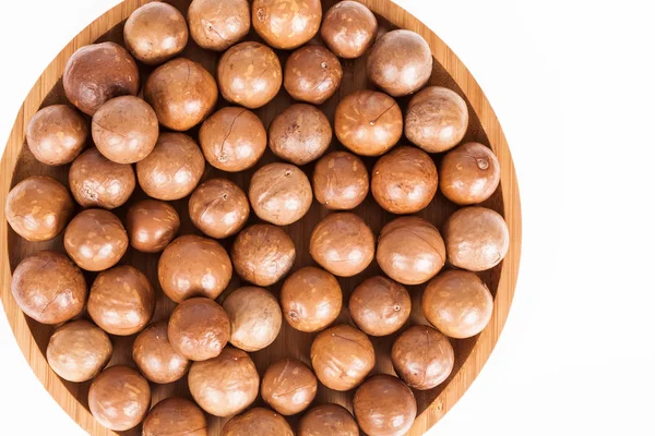 Macadamia fıstığı veya beyaz zemin üzerine Avustralya ceviz