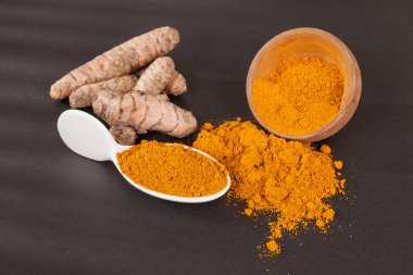 Zerdeçal - Curcuma longa kök ve zerdeçal tozu