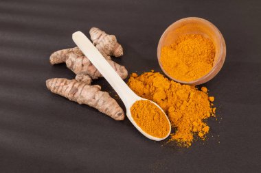 Zerdeçal - Curcuma longa kök ve zerdeçal tozu