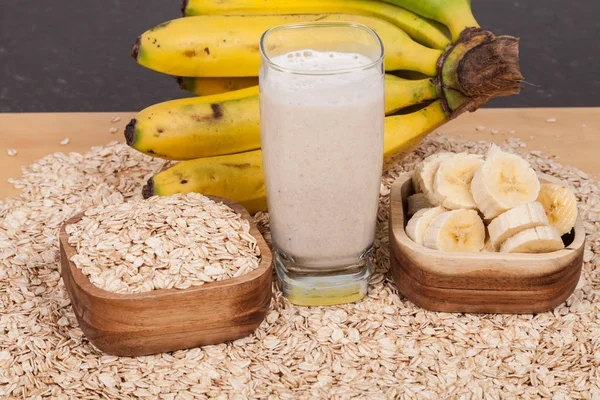 Leckere Und Gesunde Haferflocken Mit Reifen Bananen — Stockfoto