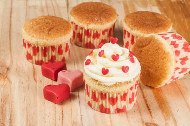 Sevgililer günü için lezzetli kek dekore