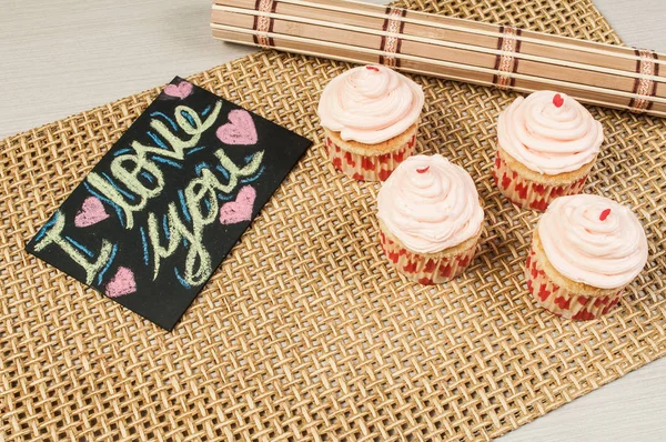 Smakelijke Cupcakes Versierd Voor Valentines Day — Stockfoto