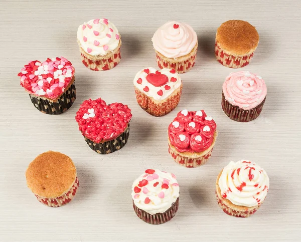 Leckere Hausgemachte Cupcakes Zum Valentinstag Dekoriert — Stockfoto