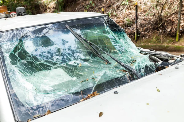 Parte Dianteira Pára Brisas Carro Quebrado Por Acidente Trânsito — Fotografia de Stock