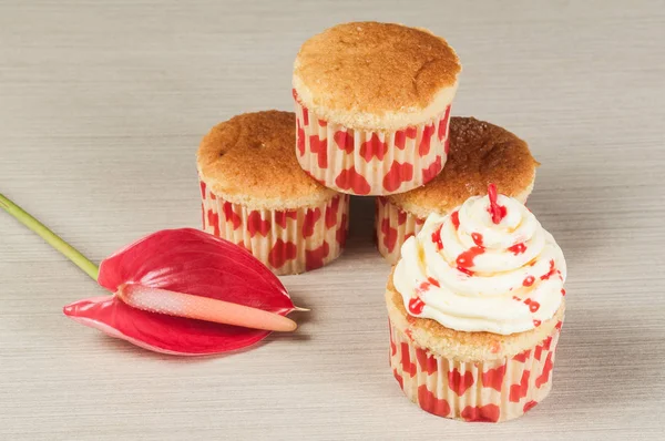Lekkere Zelfgemaakte Cupcakes Versierd Voor Valentines Day — Stockfoto