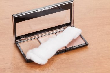 Makyaj, gölgeler pamuk ile bir aplikatör ayarla