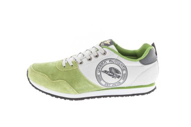 Medellin, Kolombiya - 21 Şubat 2019: beyaz arka plan üzerinde kentsel spor ayakkabıları marka