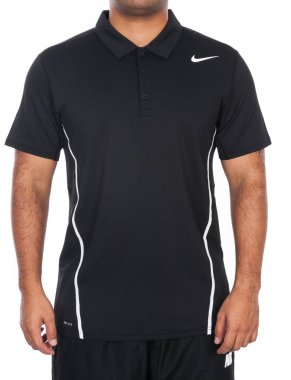 Medellin, Kolombiya - 21 Şubat 2019: siyah t-shirt renk için erkekler Nike marka beyaz arka plan üzerinde