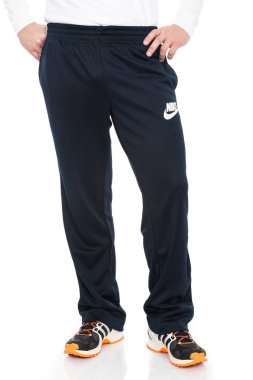Medellin, Kolombiya - 21 Şubat 2019: spor pantolon erkekler için Nike marka beyaz arka plan üzerinde