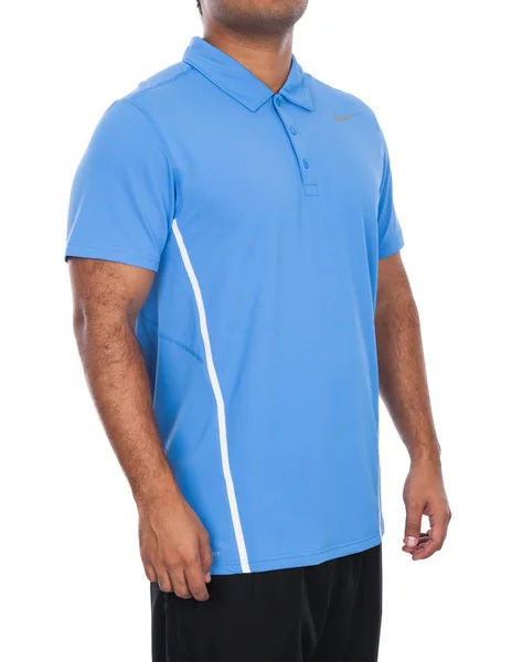メデリン コロンビア 2019 シャツ ブルー色の男性ブランド ナイキの白い背景の上に — ストック写真