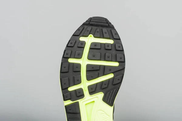 哥伦比亚麦德林 2019年2月23日 灰色背景下的耐克运动鞋 — 图库照片