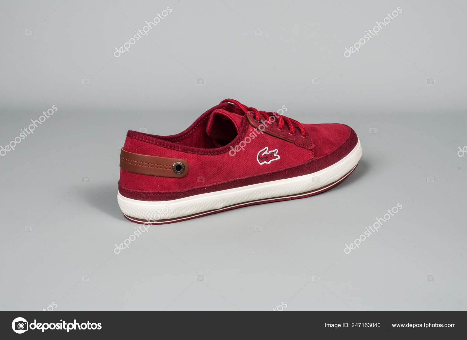 lacoste sports shoes