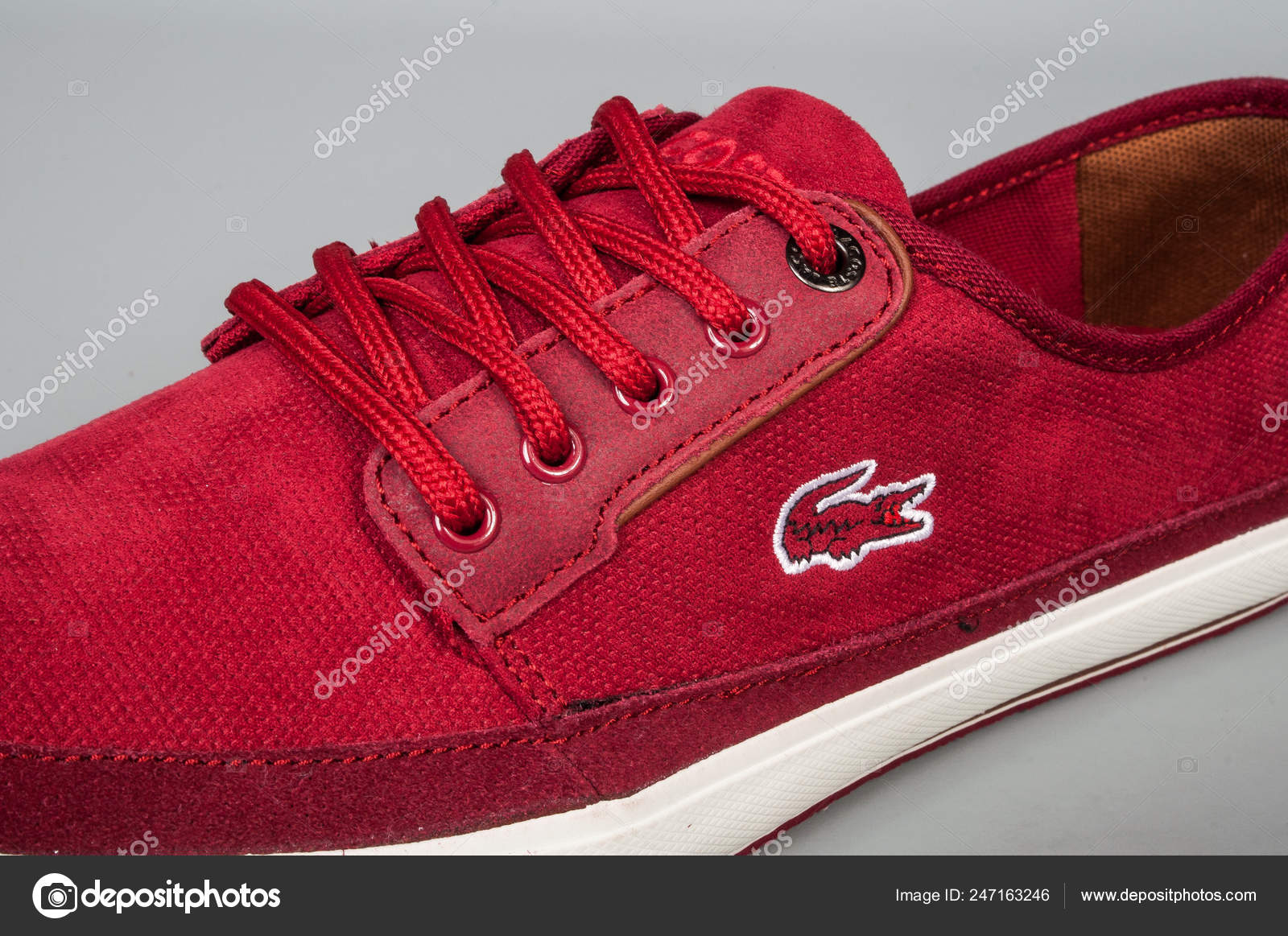 lacoste sports shoes