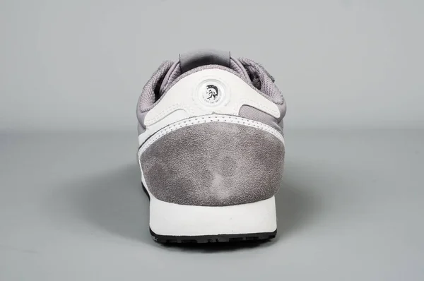 メデリン コロンビア Marzo 2019 ディーゼル スポーツ靴が灰色の背景 — ストック写真