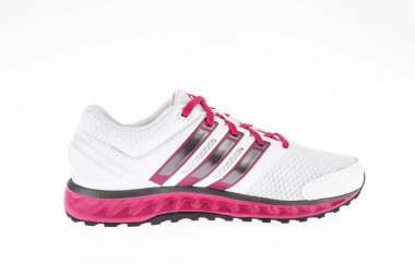 Medellin, Kolombiya - Marzo 15, 2019: Adidas spor ayakkabıları beyaz arka plan üzerinde