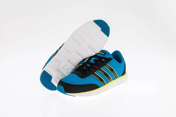Medellin Colombia Marzo 2019 Adidas Sport Schoenen Witte Achtergrond — Stockfoto