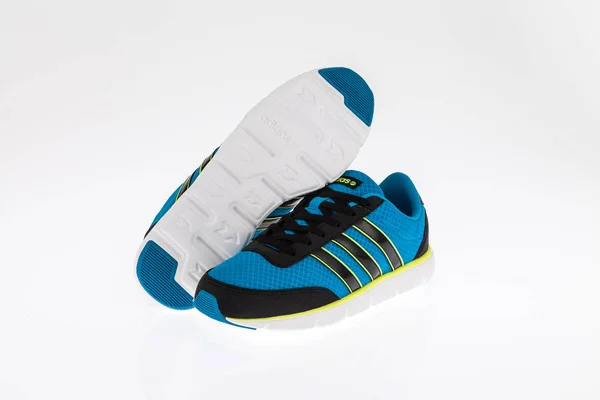 Medellín Colombia Marzo 2019 Zapatillas Deportivas Adidas Sobre Fondo Blanco — Foto de Stock