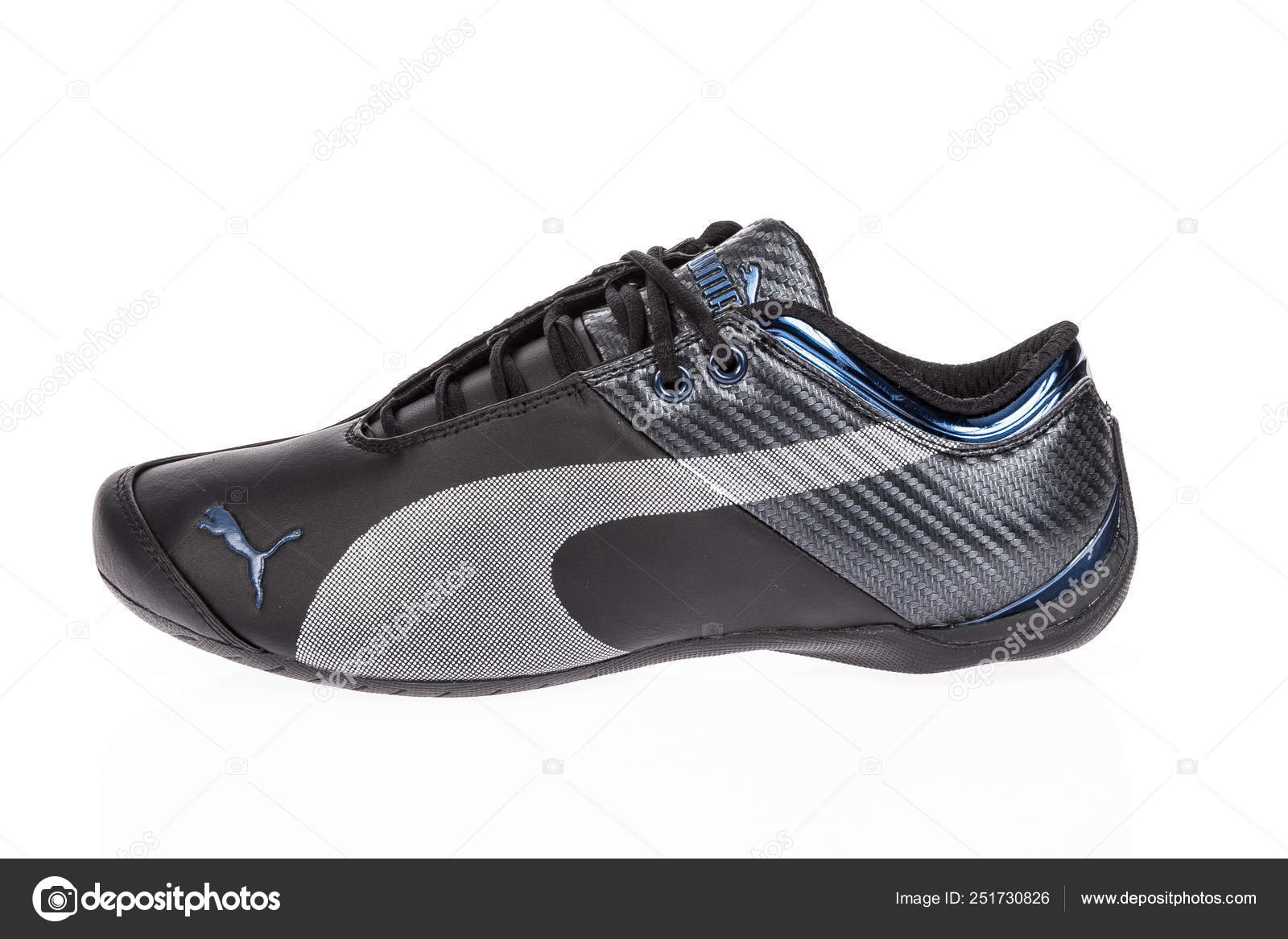 Implacable Mendigar Paja New puma shoes fotos de stock, imágenes de New puma shoes sin royalties |  Depositphotos