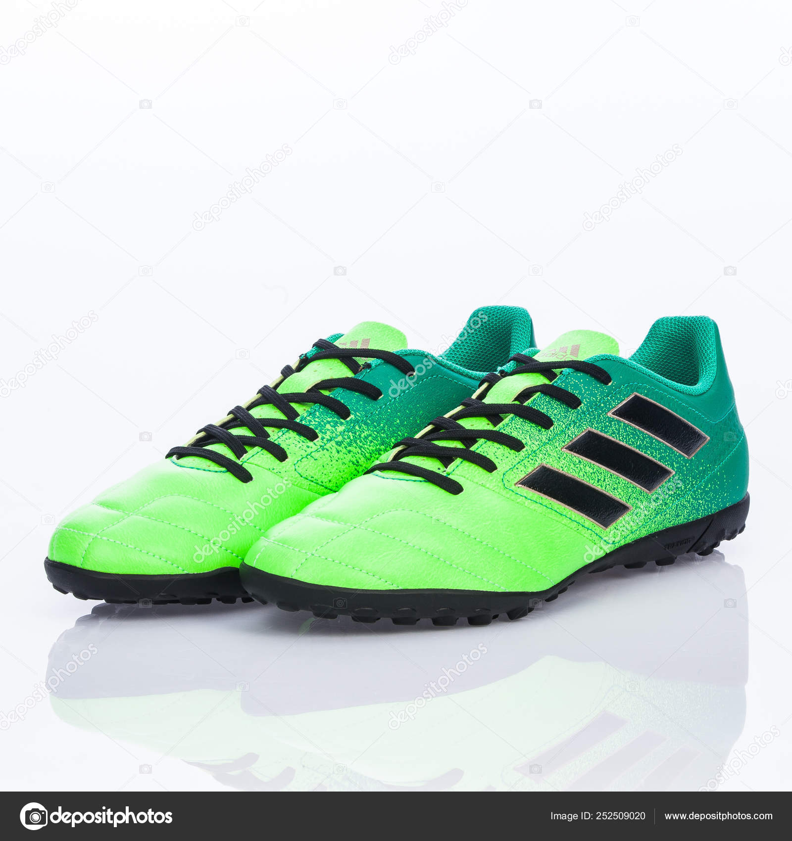 Adidas shoes clearance football 2019