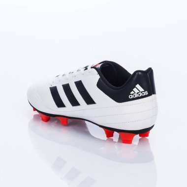 Medellin, Kolombiya-Marzo 21, 2019: Adidas futbol/beyaz arka planda futbol ayakkabıları 