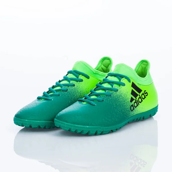 メデリン コロンビア マルツォ 2019 アディダスサッカー サッカー屋内 白背景の靴 — ストック写真