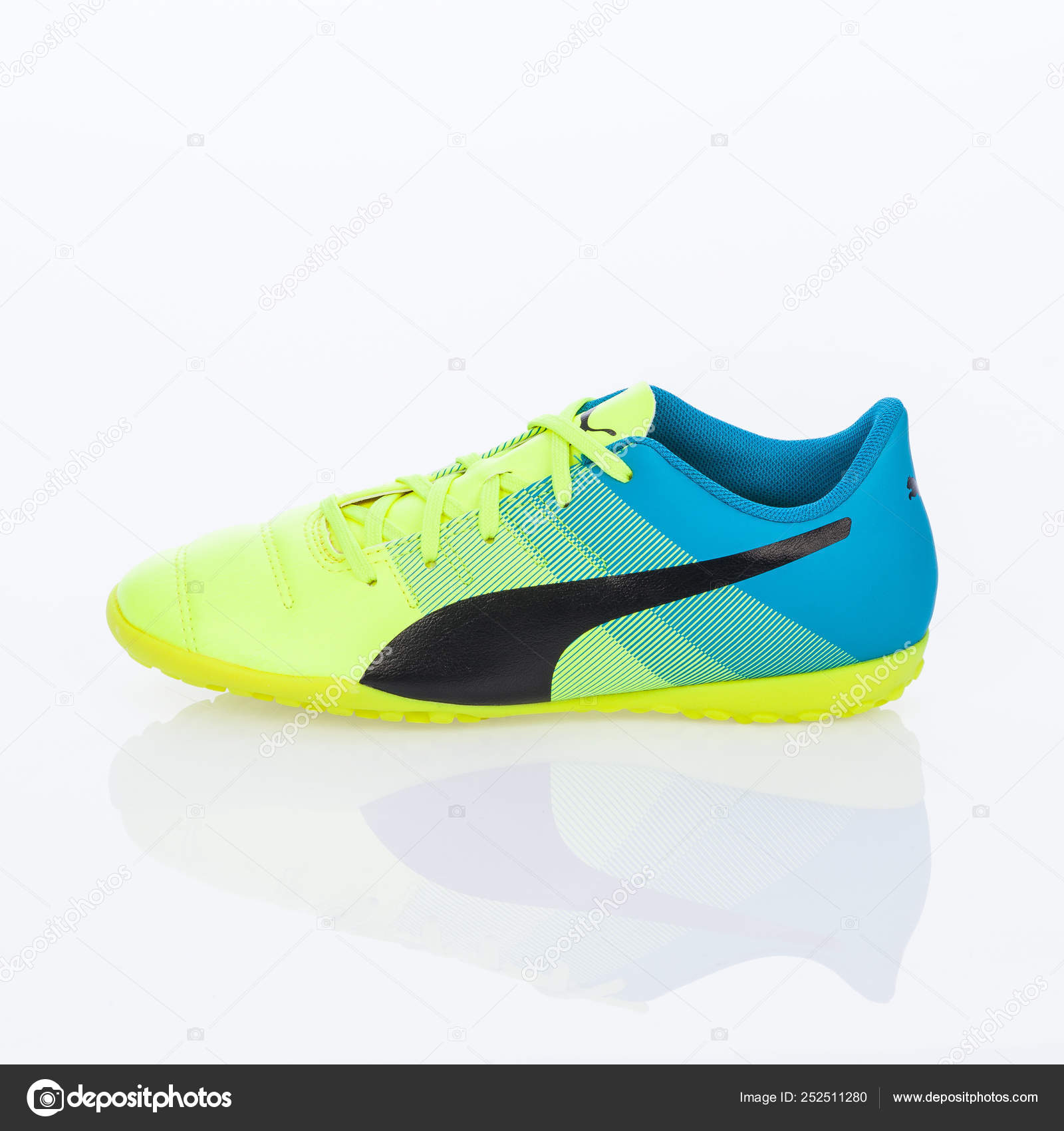 Medellin Colombia Marzo 2019 Puma Football Soccer Indoor Shoes