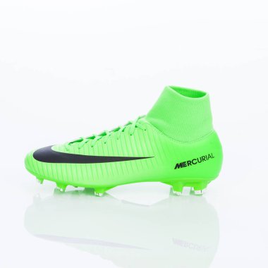Medellin, Kolombiya-Marzo 21, 2019: Nike Futbol/beyaz arka planda futbol ayakkabıları