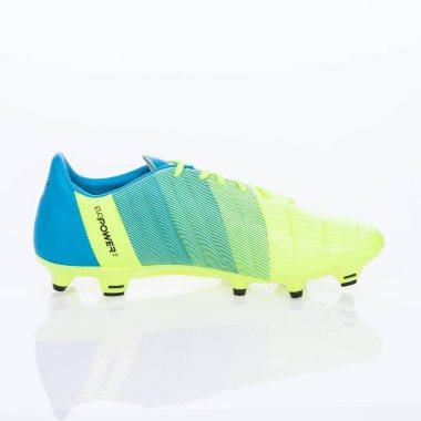 Medellin, Kolombiya-Marzo 21, 2019: Puma futbol/beyaz arka planda futbol ayakkabıları 