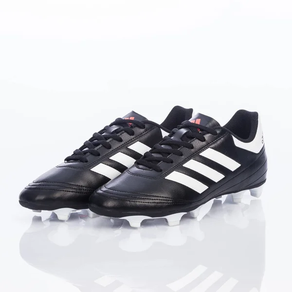 Medellin Colombie Marzo 2019 Chaussures Football Adidas Sur Fond Blanc — Photo