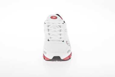 Medellin, Kolombiya-Abril 08, 2019: beyaz arka planda usten spor ayakkabıları