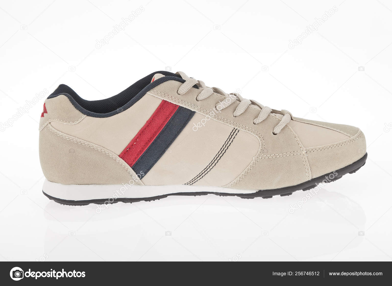 lotto white sports shoes