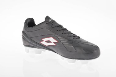 Medellin, Kolombiya-Abril 08, 2019: Lotto futbol/beyaz arka planda futbol ayakkabıları