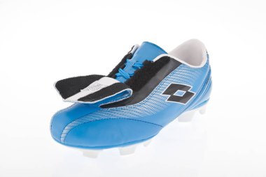 Medellin, Kolombiya-Abril 08, 2019: Lotto futbol/beyaz arka planda futbol ayakkabıları