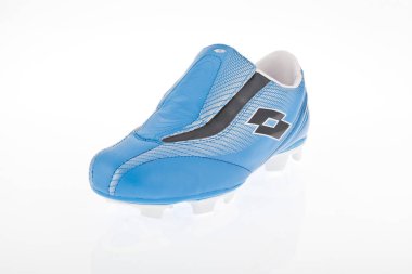 Medellin, Kolombiya-Abril 08, 2019: Lotto futbol/beyaz arka planda futbol ayakkabıları