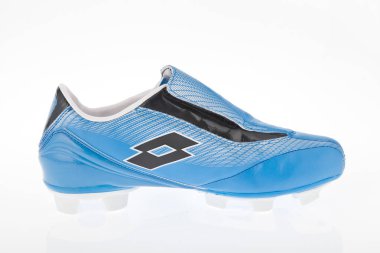 Medellin, Kolombiya-Abril 08, 2019: Lotto futbol/beyaz arka planda futbol ayakkabıları