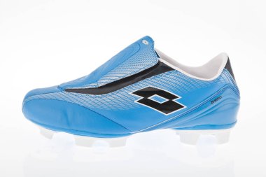 Medellin, Kolombiya-Abril 08, 2019: Lotto futbol/beyaz arka planda futbol ayakkabıları