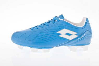 Medellin, Kolombiya-Abril 08, 2019: Lotto futbol/beyaz arka planda futbol ayakkabıları