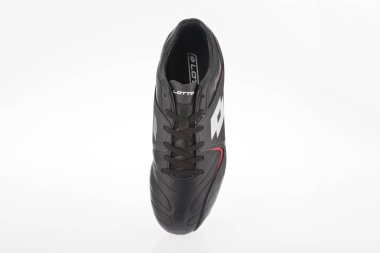 Medellin, Kolombiya-Abril 08, 2019: Lotto futbol/beyaz arka planda futbol ayakkabıları