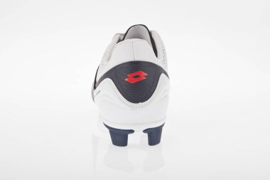 Medellin, Kolombiya-Abril 08, 2019: Lotto futbol/beyaz arka planda futbol ayakkabıları