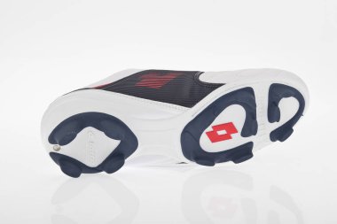 Medellin, Kolombiya-Abril 08, 2019: Lotto futbol/beyaz arka planda futbol ayakkabıları