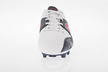 Medellin, Kolombiya-Abril 08, 2019: Lotto futbol/beyaz arka planda futbol ayakkabıları