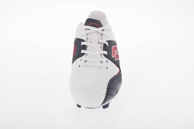 Medellin, Kolombiya-Abril 08, 2019: Lotto futbol/beyaz arka planda futbol ayakkabıları