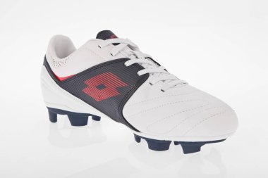 Medellin, Kolombiya-Abril 08, 2019: Lotto futbol/beyaz arka planda futbol ayakkabıları