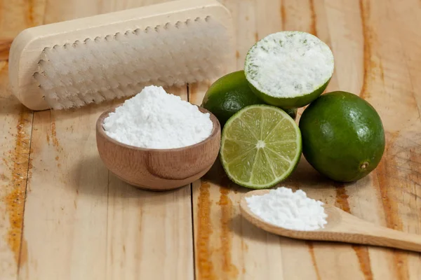 Пищевая Сода Бикарбонат Натрия Лимон Деревянном Фоне — стоковое фото
