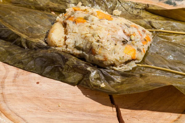 ビジャオの葉に包まれたご飯のおいしいタマレ — ストック写真