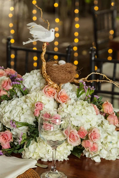 Centerpieces Versierde Tafel Voor Feest Ontvangst — Stockfoto